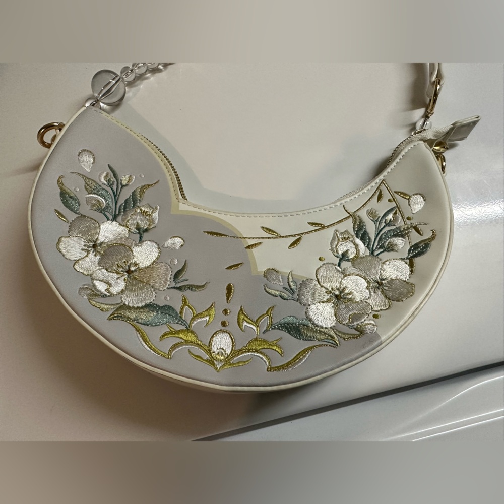 Very Unique Blue and White bag with amazing art design 🤍